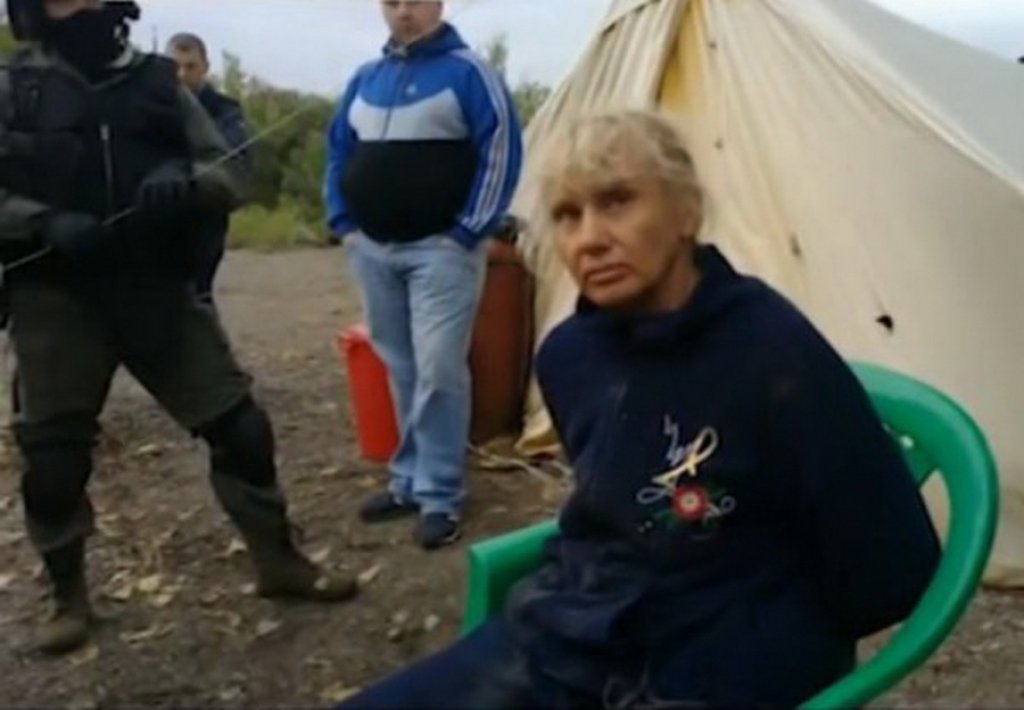 Задержанная Инесса Тарвердиева. Кадр из ролика, снятого оперативниками