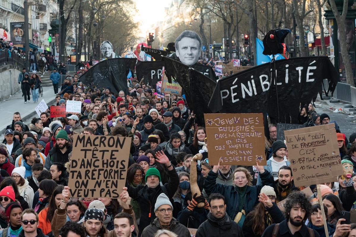 Парижане протестуют против увеличения пенсионного возраста, 7 февраля 2023 года. Фото: Samuel Boivin / NurPhoto / Getty Images