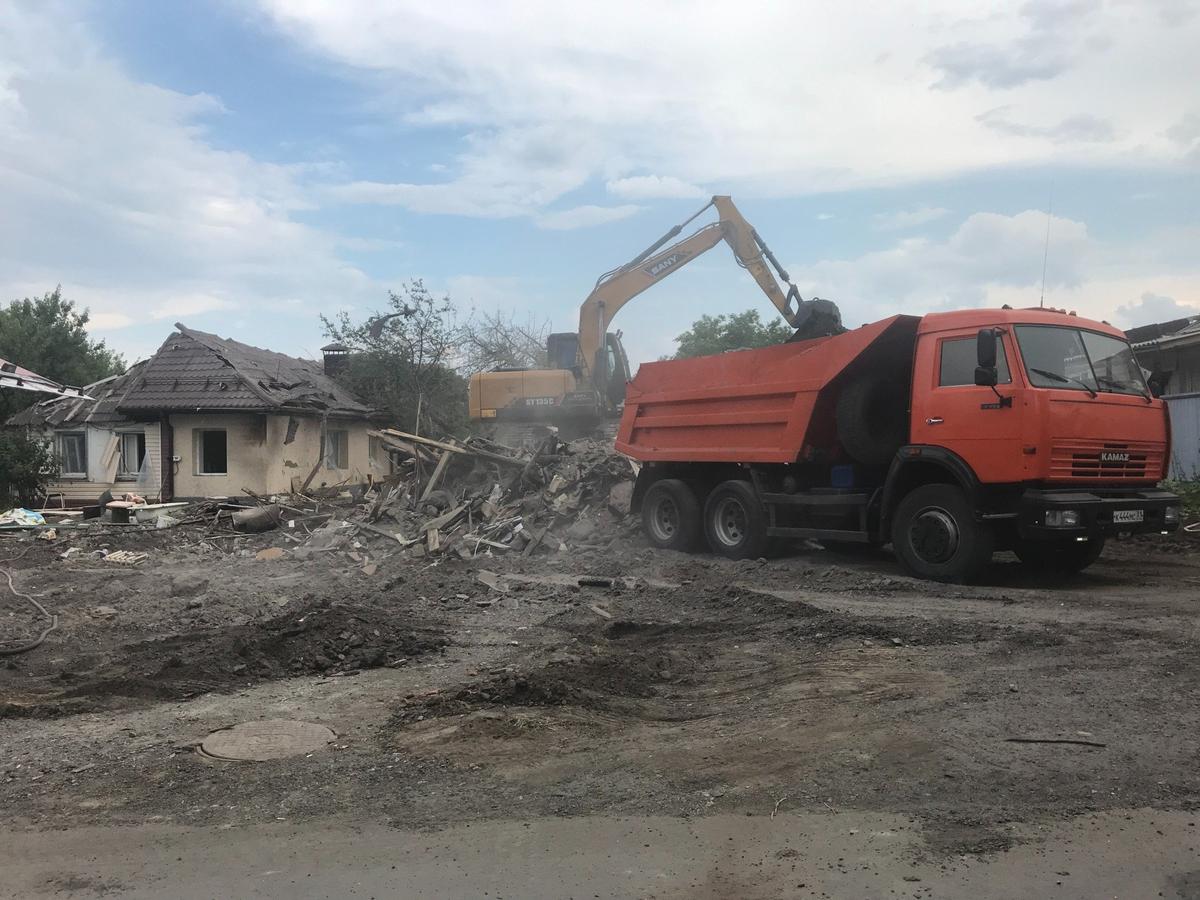 Сносят разрушенные дома. Фото: Ирина Купряхина
