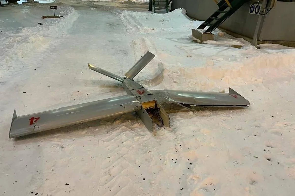 The drone that crashed into the Yaroslavl oil refinery, 29 January 2024. Photo: Yaroslavl Glavny / Telegram