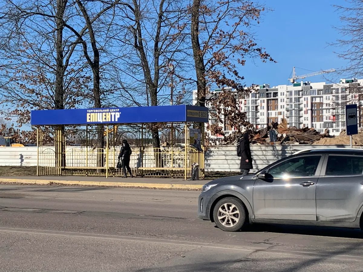 The ruins of the bombed shopping centre Epicentre have been cleared out, with only the bus stop left as a reminder. Photo: Olga Musafirova, exclusively for Novaya Gazeta Europe
