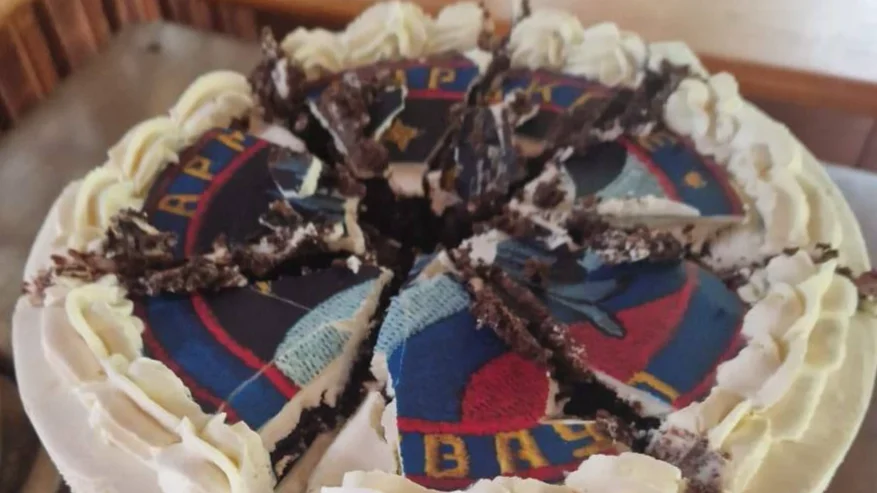 «Коммерсант»: подозреваемого в попытке отравления летчиков в Армавире доставщика торта арестовали на 15 суток за «мелкое хулиганство»