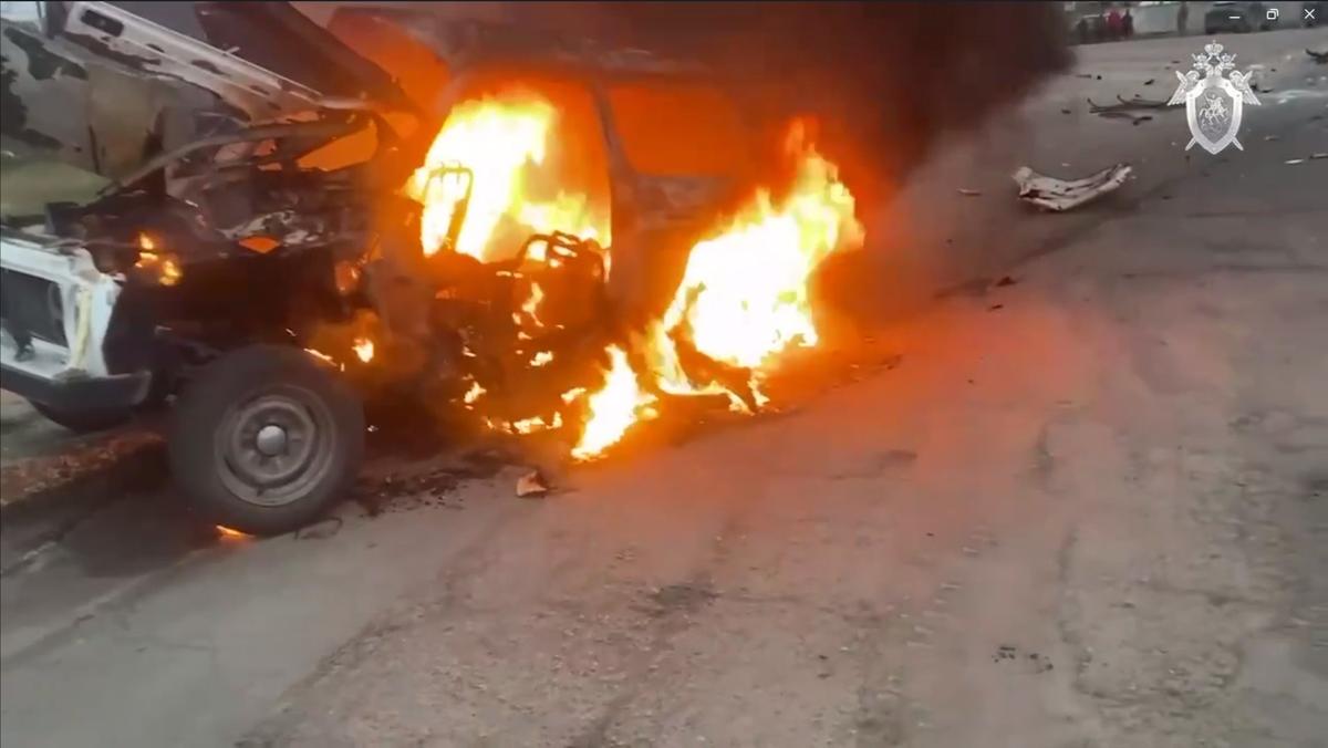 СК: в оккупированной Новой Каховке неизвестные взорвали автомобиль полицейского. Силовик погиб