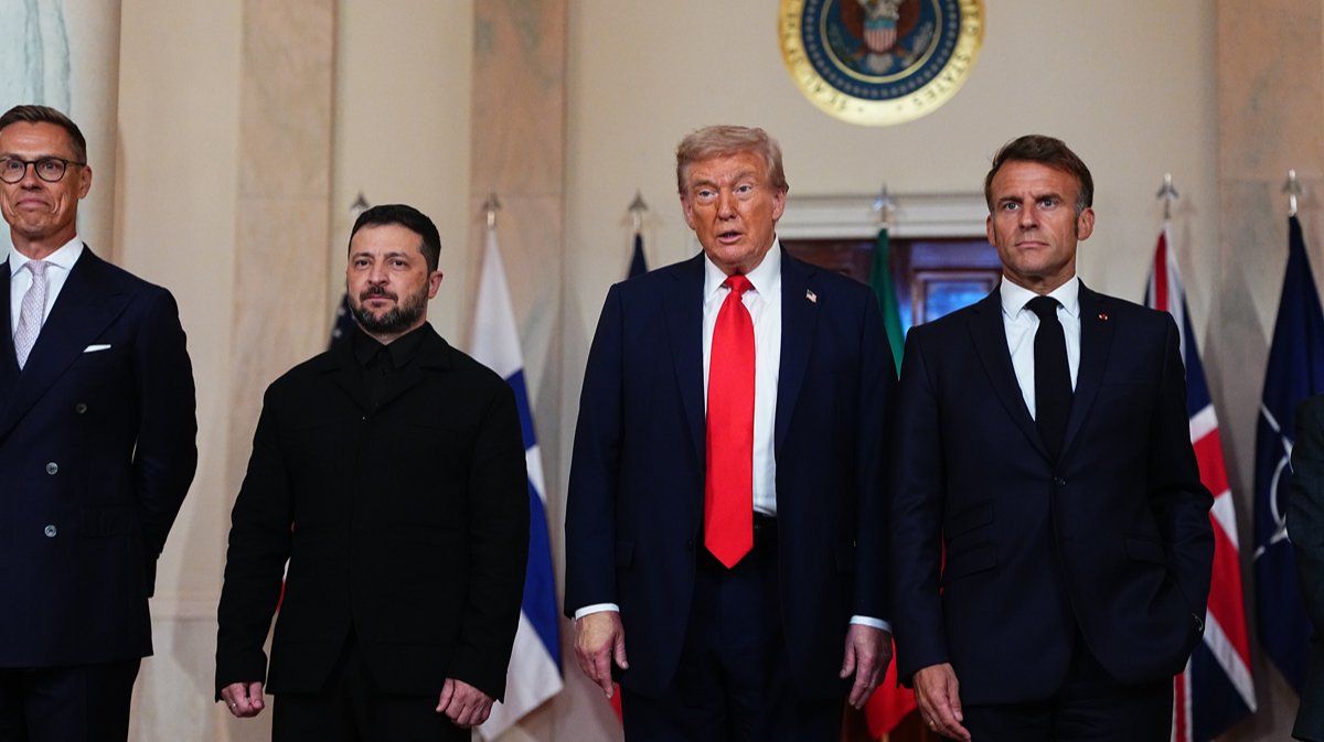 «План Европы — разоблачить блеф Путина» . По данным СМИ, 10 европейских стран согласились отправить войска в Украину, однако форма гарантий безопасности остается неопределенной. Какая стратегия у союзников?