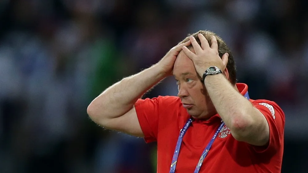 Мячом в голову прилетело