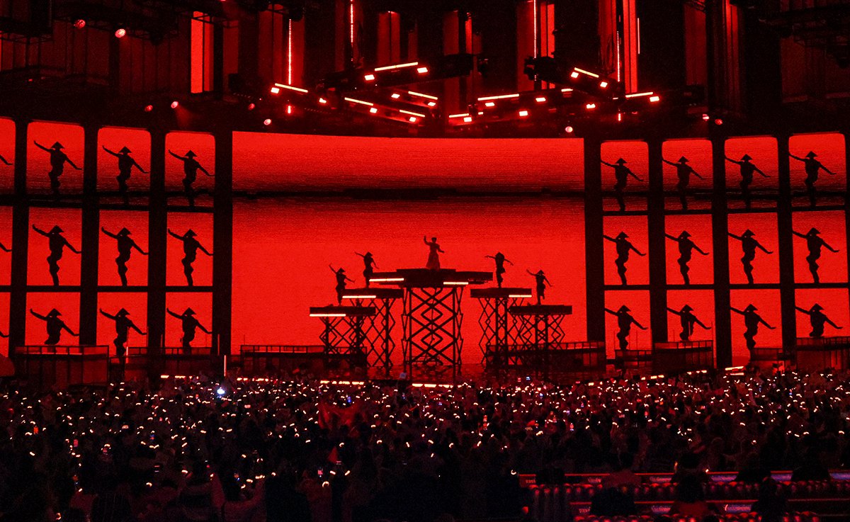 Выступление Дык Фука из Вьетнама на музыкальном конкурсе «Интервидение» в Москве, Россия, 20 сентября 2025 года. Фото: Юрий Кочетков / EPA