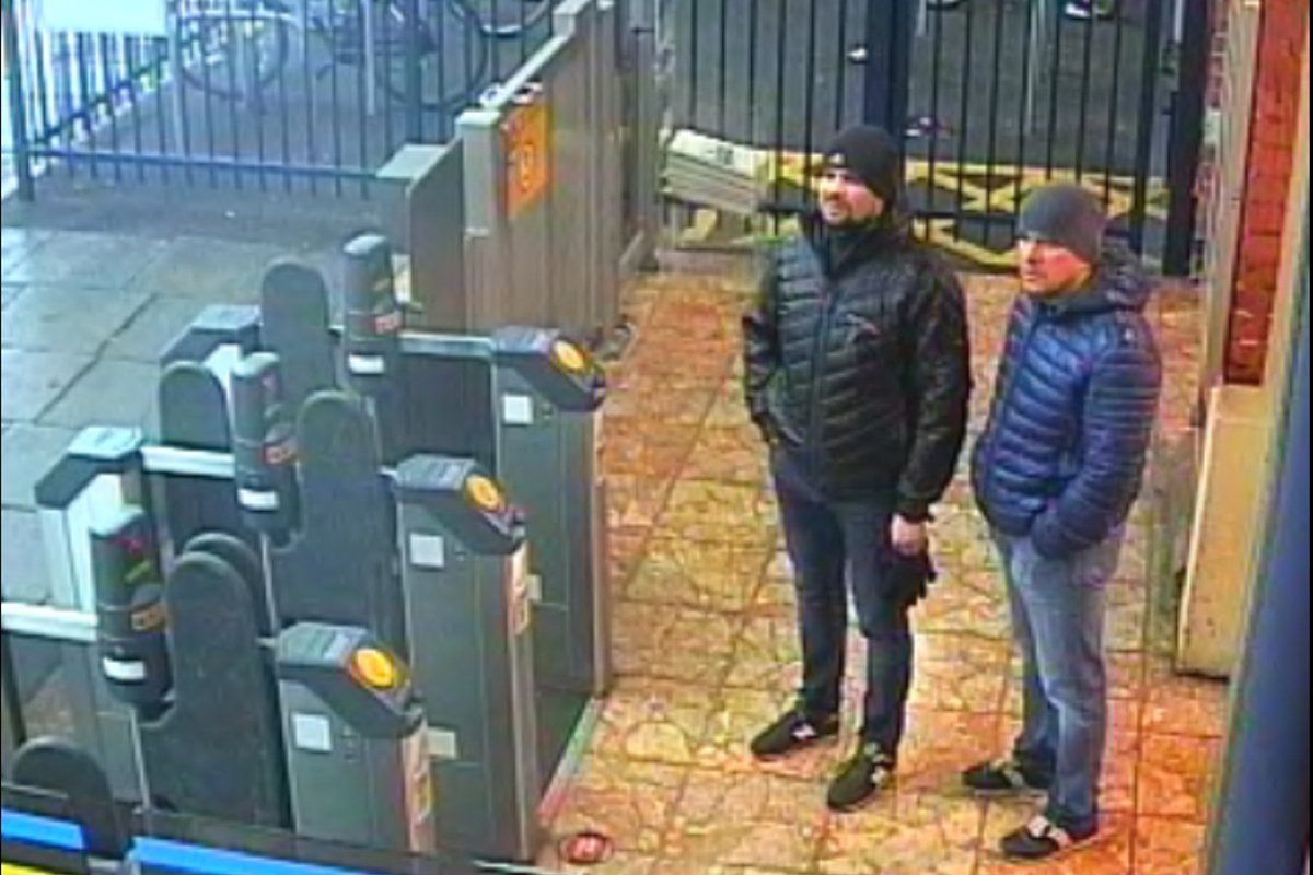 Александр Петров и Руслан Баширов на вокзале в Солсбери, 3 марта 2018, Англия. Фото: Metropolitan Police / Getty Images