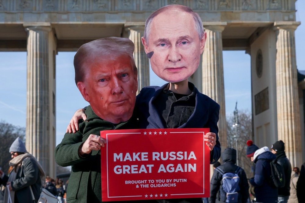 Activists rally against the policies of Trump and Putin in Berlin, 20 February 2025. Photo: EPA-EFE/Munich against Hate