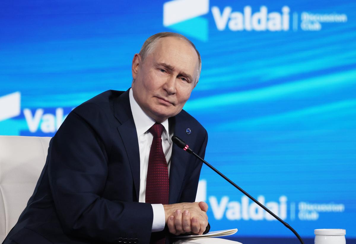 Vladimir Putin addressed the 22nd annual meeting of the Valdai Discussion Club in Sochi, southern Russia, 2 October 2025. Photo: EPA / MIKHAIL METZEL / SPUTNIK / KREMLIN POOL