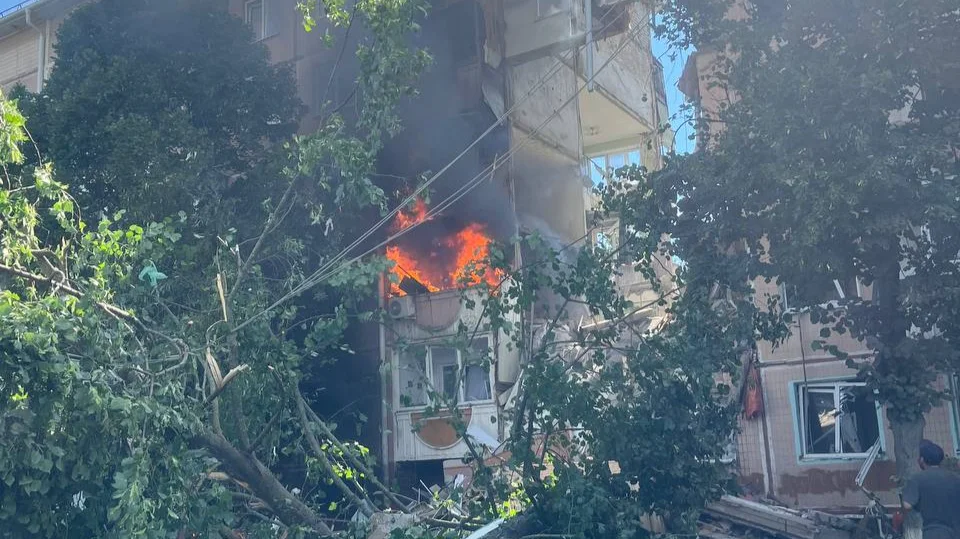 В Шебекино в результате обстрела обрушился подъезд многоквартирного дома