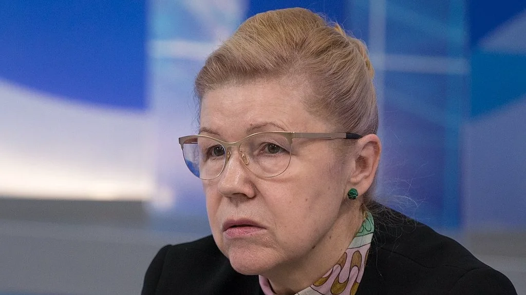 Европейская тетя, яркая смелая женщина, тетка-гинеколог, злобная бабка-повитуха: кого так называл Медведев? 