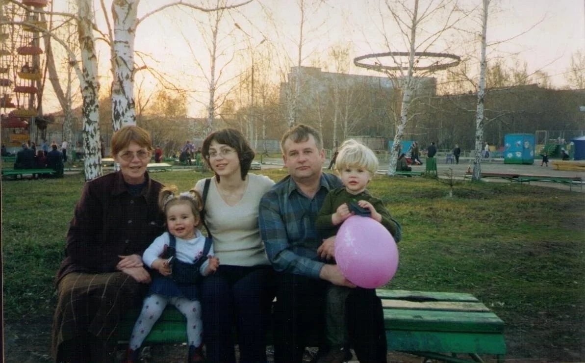 Дмитрий Колкер с семьей. Фото: Максим Колкер