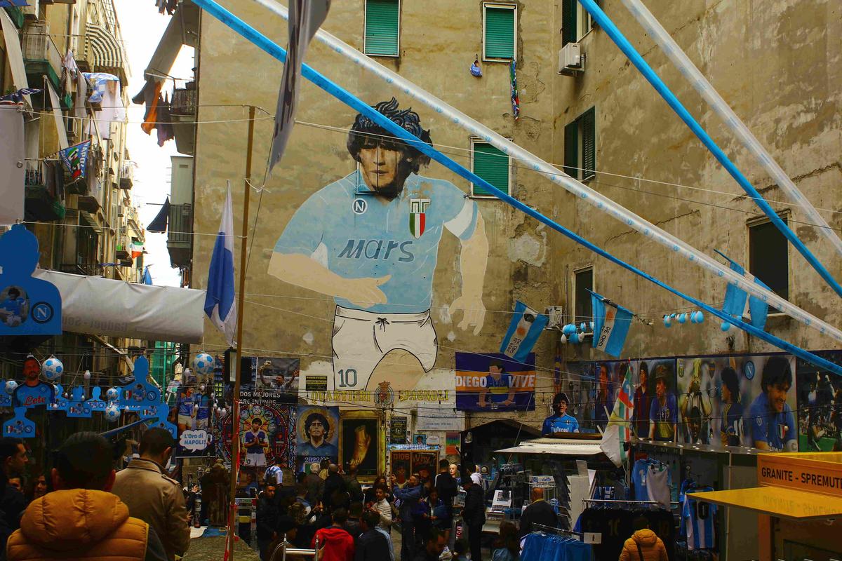 Дворик Марадоны в Испанском квартале. Фото: «Новая газета Европа»