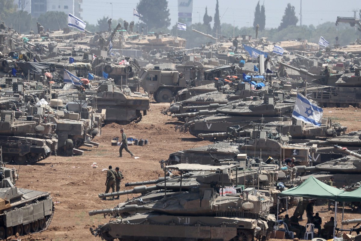 Израильские солдаты у границы с сектором Газа на юге Израиля, 9 мая 2024 года. Фото: Abir Sultan / EPA-EFE