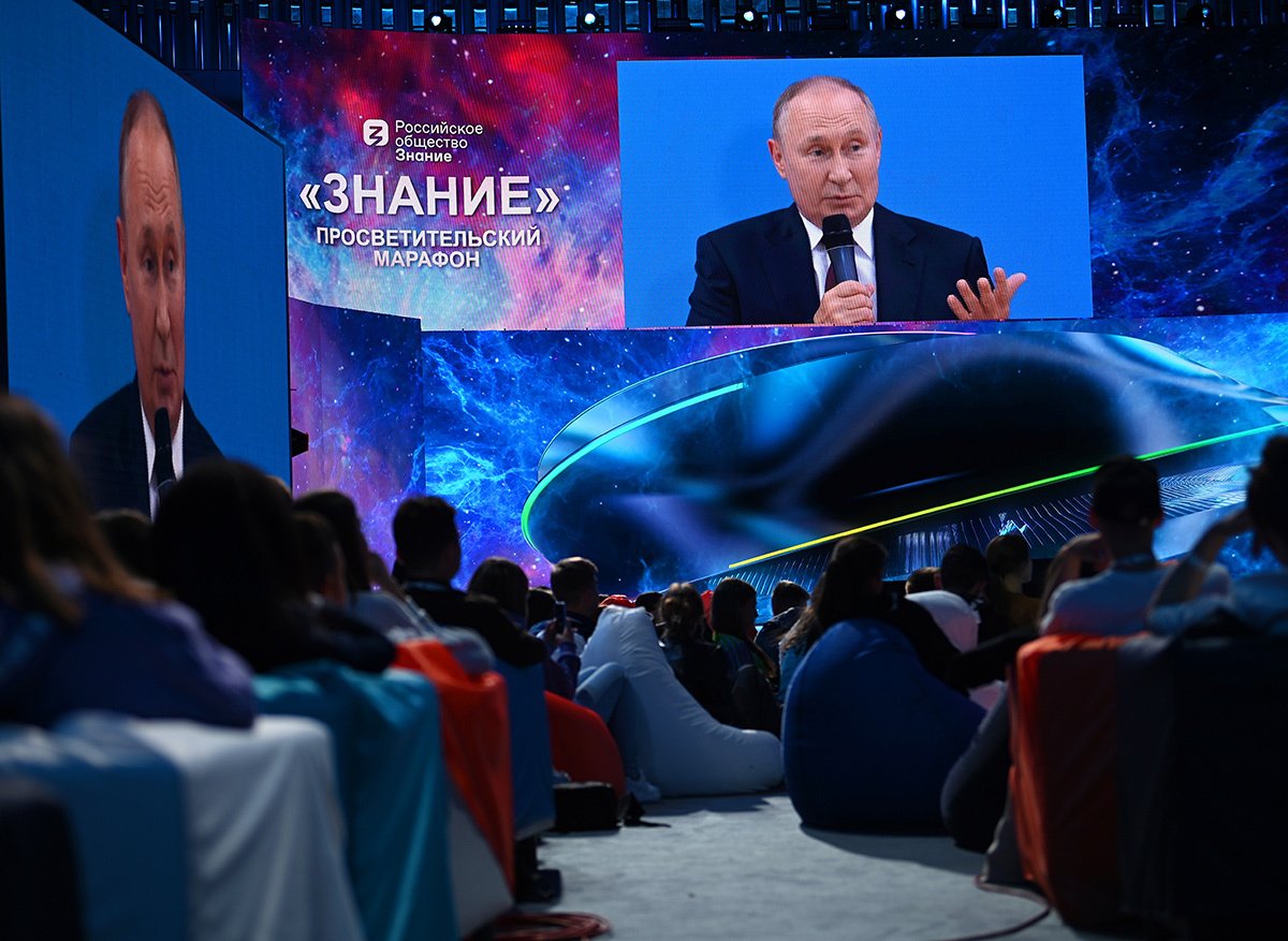 Владимир Путин на форуме «Знание. Сила» в концертом зале «Зарядье», 1 сентября 2022 года. Фото: Иван Водопьянов / Коммерсантъ / Sipa USA / Vida Press