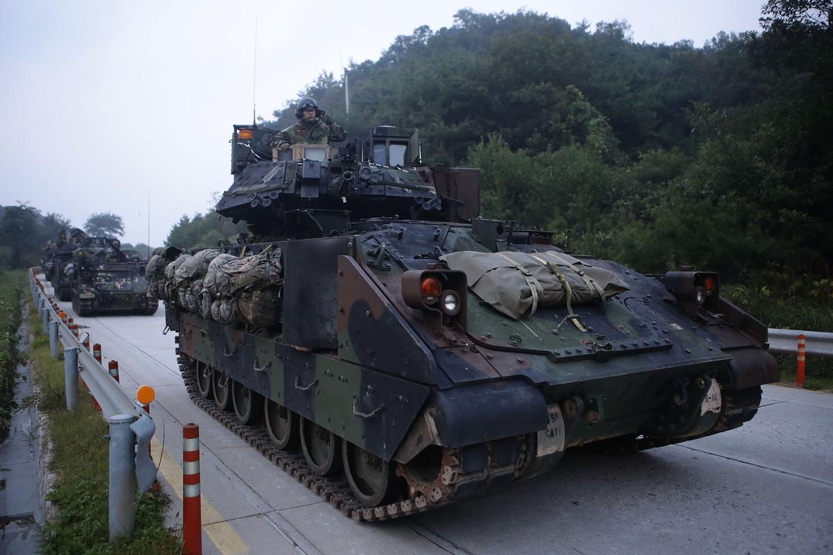 Боевая машина пехоты США M2 Bradley. Фото: Chung Sung-Jun / Getty Images