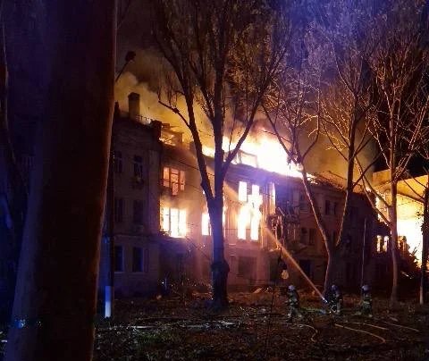 The fire caused by the attack in Mykolaiv. Photo:  Oleksand Senkevych on Telegram