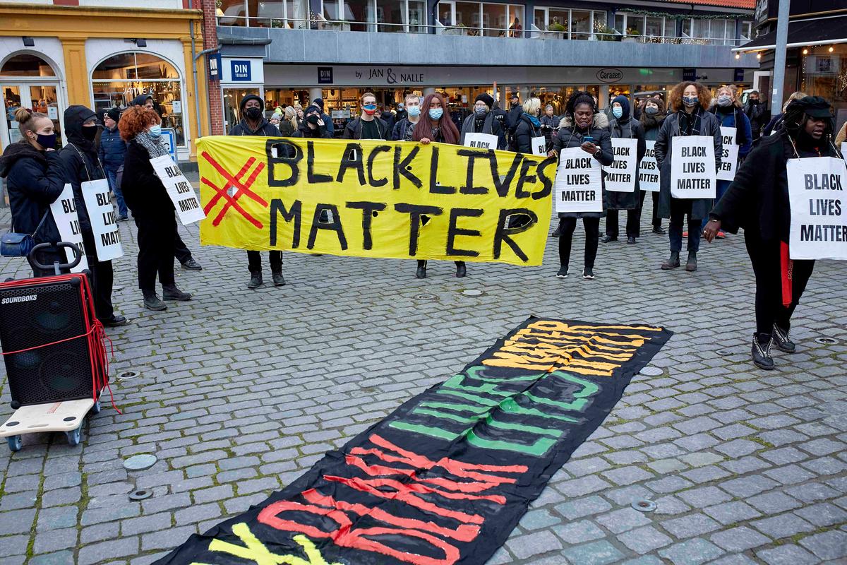 Участники акции Black Lives Matter. Фото: EPA-EFE / PELLE RINK DENMARK OUT