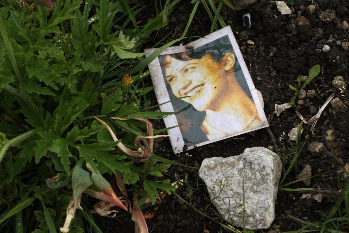 Фотография Сильвии Плат на ее могиле. Фото: Amy T. Zielinski / Getty Images