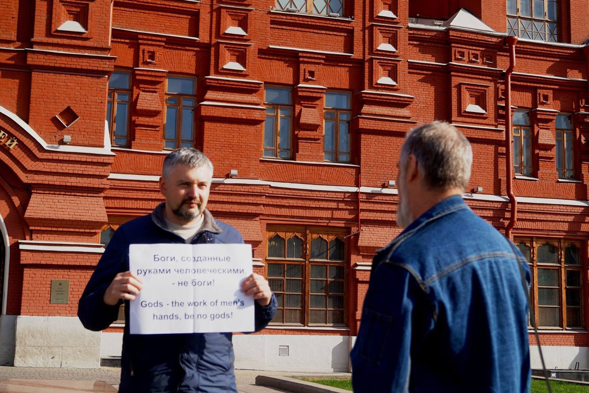 Евгений Мищенко на одном из пикетов, Москва, 2016 год. Фото с личной страницы в  Facebook