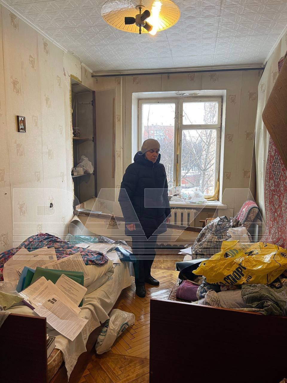 Надежда Буянова в своей квартире после обысков. Фото: Telegram-канал Baza