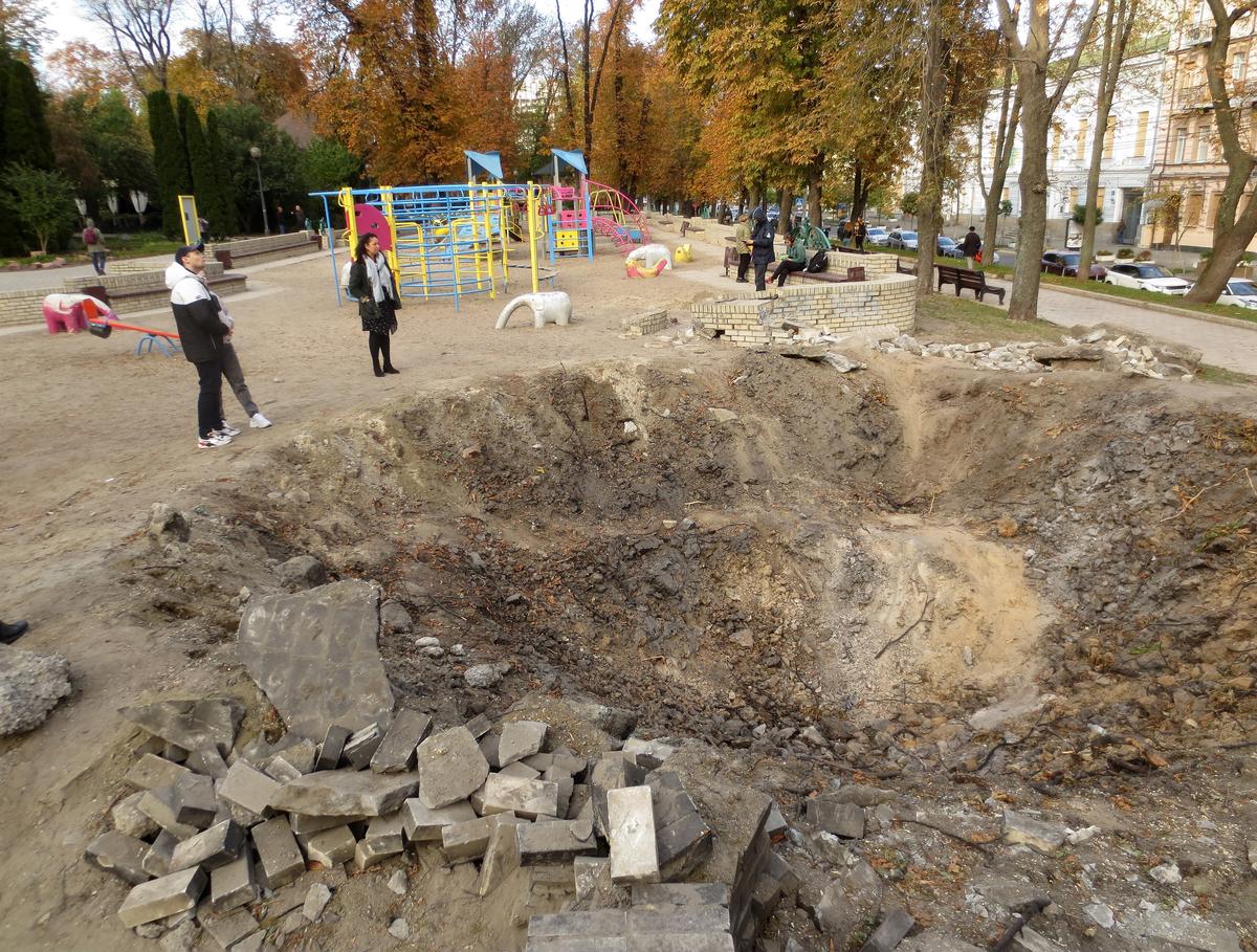 The playground in Kyiv’s Taras Shevchenko Park following a missile strike. Photo: Wikimedia Commons, CC BY-SA 4.0