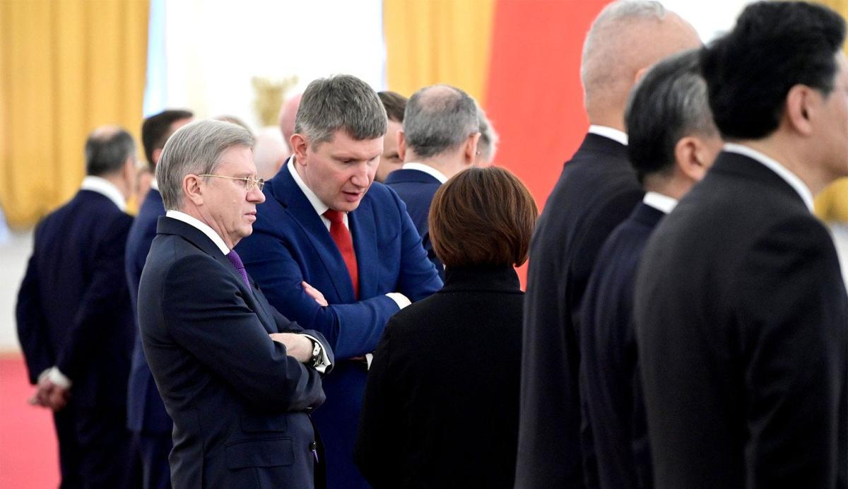 Transport Minister Vitaly Savelyev (L) and Minister of Economic Development Maxim Reshetnikov. Photo: kremlin.ru