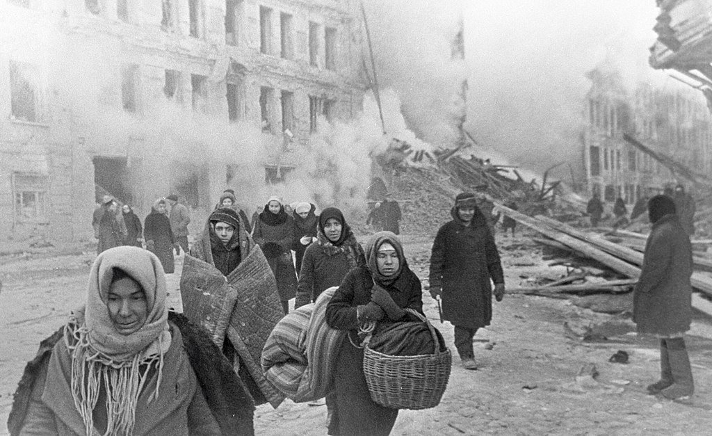 Residents of Leningrad leaving their houses destroyed in Nazi bombardments, 10 December 1942. Photo: RIA Novosti archive / Boris Kudoyarov