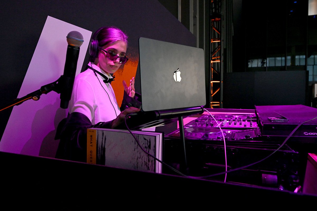 Надежда Толоконникова выступает на Unfinished Live в The Shed, Нью-Йорк, 23 сентября 2022 года. Фото: Bryan Bedder / Unfinished Live / Getty Images