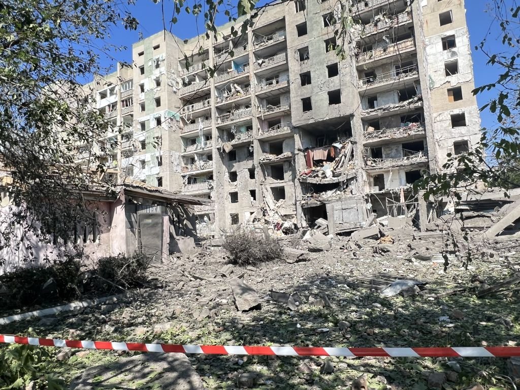 Последствия ракетного удара по жилому дому в Одессе. Фото: Maksym Voitenko/Anadolu Agency via Getty Images