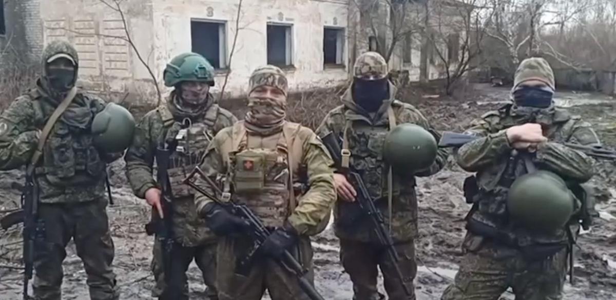 Обращение мужчин в военной форме против строительства мечети. Фото: скрин видео