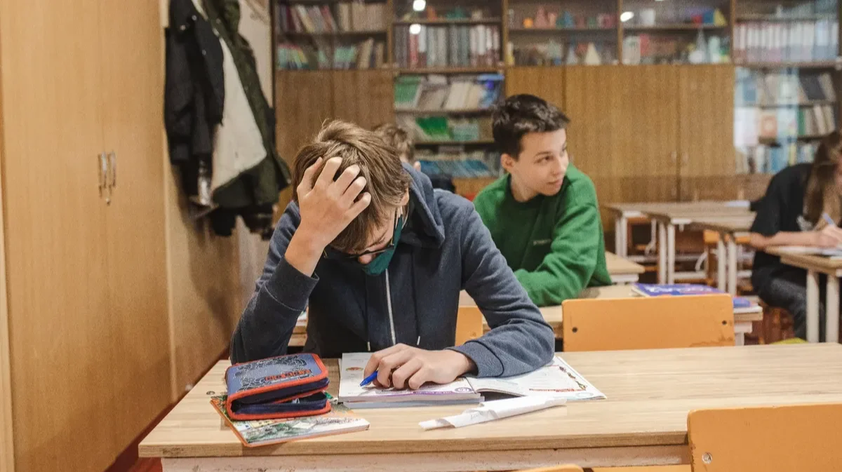 Какой документальный фильм рекомендуют составители учебника?