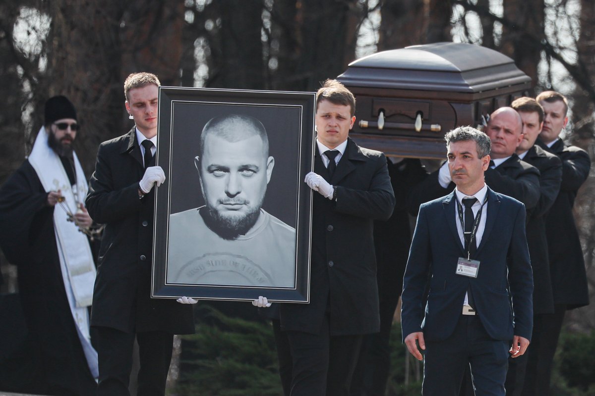 Церемония прощания с Владленом Татарским на Троекуровском кладбище в Москве, 8 марта 2023 года. Фото: Юрий Кочетков / EPA-EFE