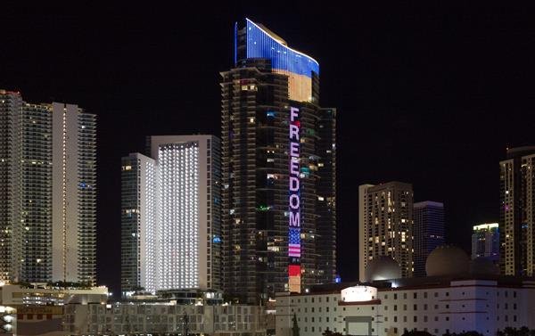 В одной из квартир этого небоскреба в центре Майами зарегистрирована американская компания Магомедрасула Гаджиева. Фото:  Royal Palm Companies