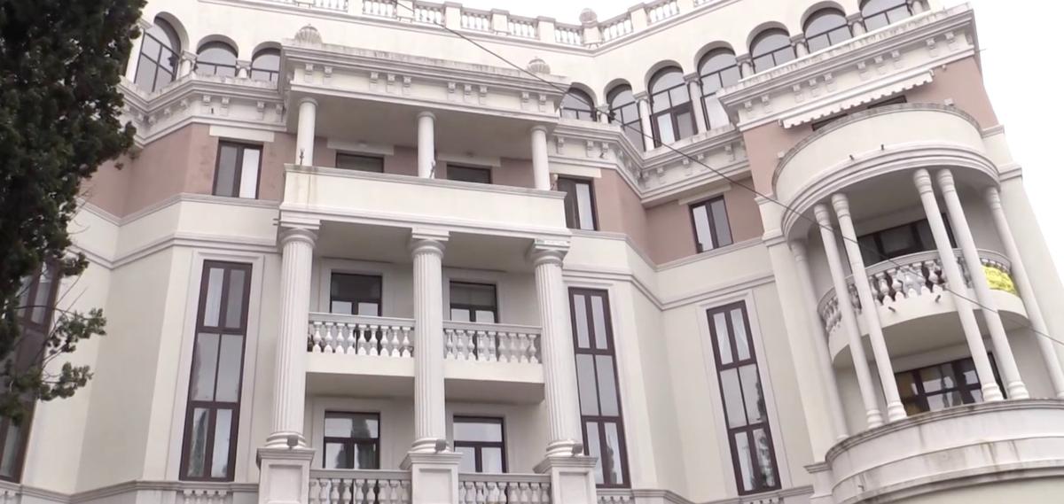 Жилой комплекс «Император», в которой находится квартира Елены Зеленской. Фото: скрин  видео