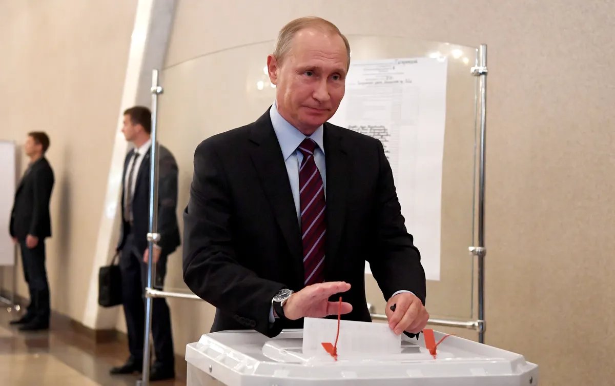 Vladimir Putin on General Election day. 10 September 2017. Photo: EPA-EFE/YURI KADOBNOV