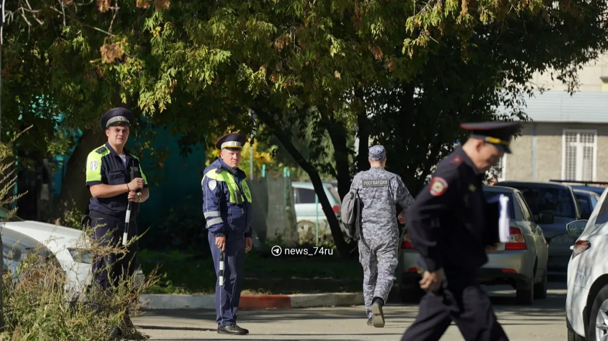 В Челябинске школьник напал на учителей и одноклассников с молотком. Пострадали четыре человека