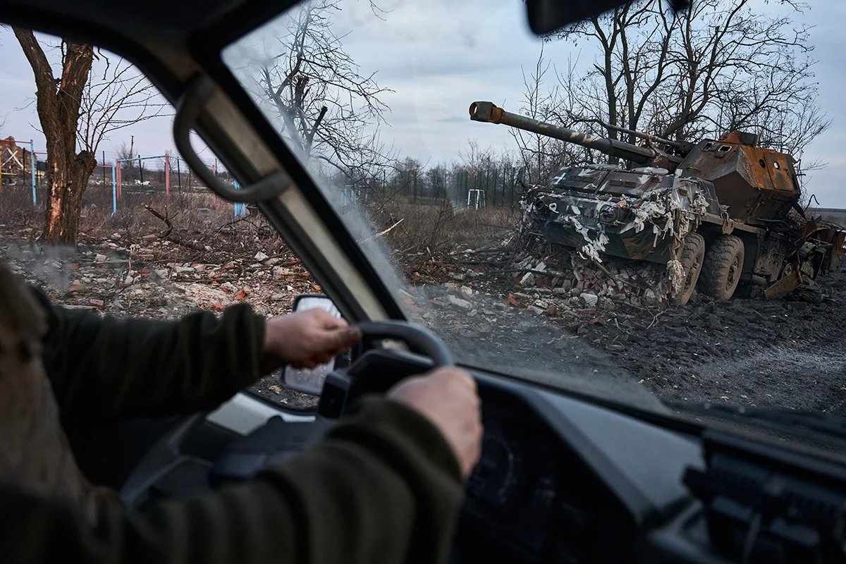 Abandoned military vehicles on the road to Avdiivka, February 2024. Photo: Kostiantyn Liberov / Libkos / Getty Images