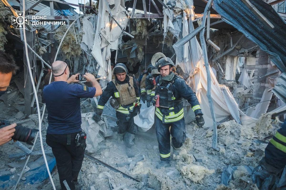 Rescue workers in the rubble of Kramatorsk’s Hotel Sapphire, 25 August 2024. Photo: State Emergency Service of Ukraine’s Donetsk region