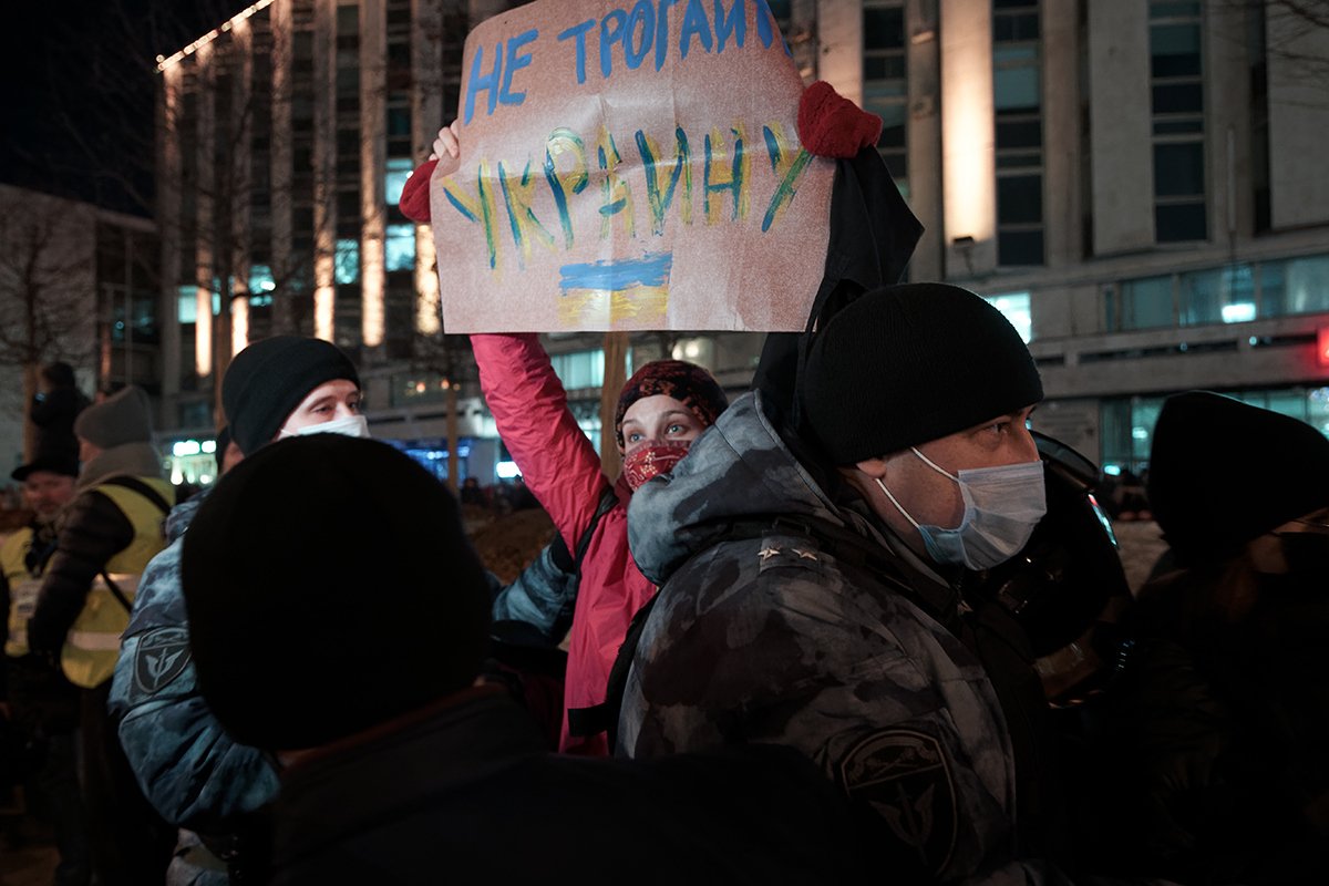 Протестующая против войны на пикете в Москве. Фото: Даниил Данченко / NurPhoto / Getty Images