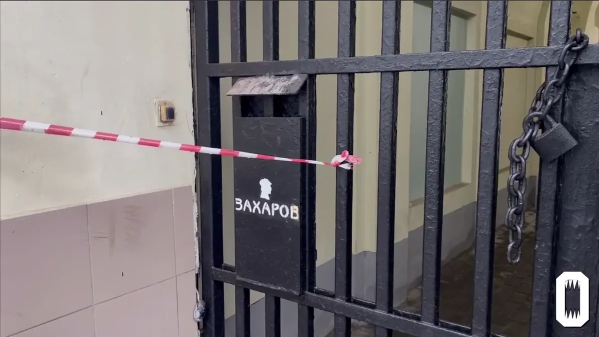 В издательстве «Захаров», публикующем Бориса Акунина, проходит обыск