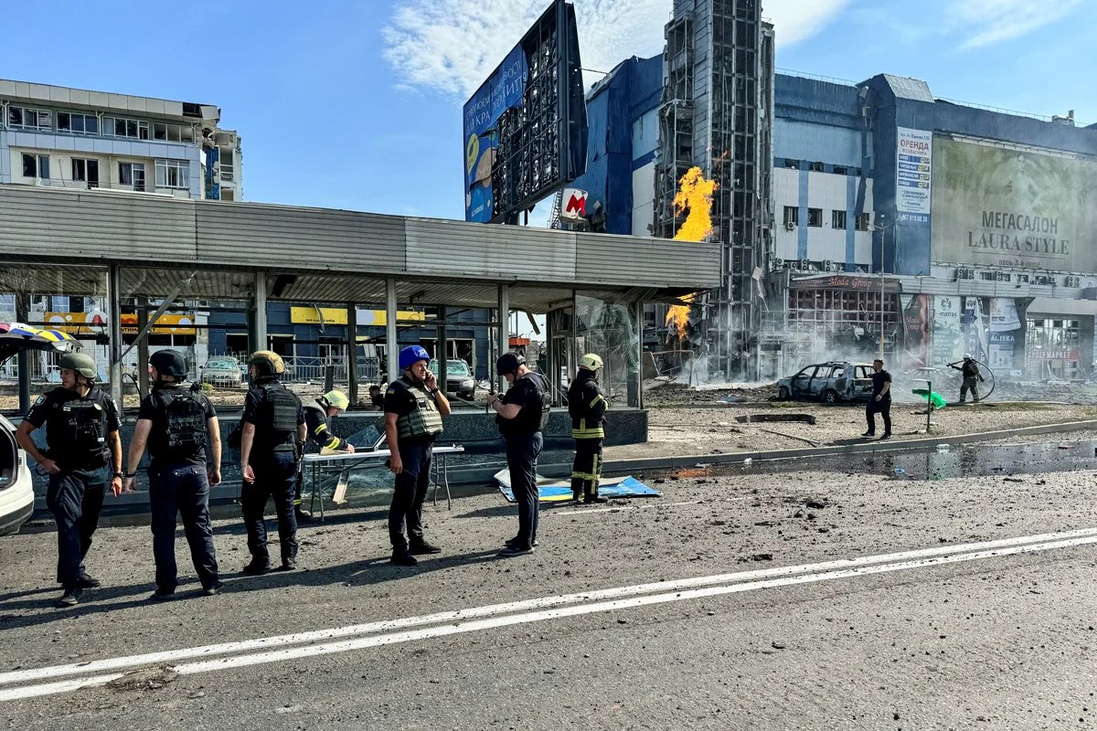 The aftermath of a Russian airstrike on a shopping mall in Kharkiv, 1 September 2024. Photo: Vitaliy Hnidyi / Reuters / Scanpix / LETA