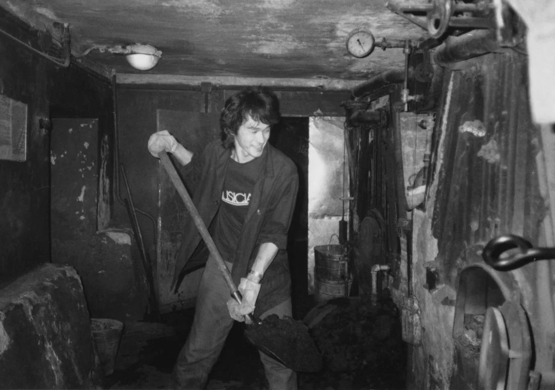 Виктор Цой в котельной «Камчатка». Фото из архива Д. Стингрей