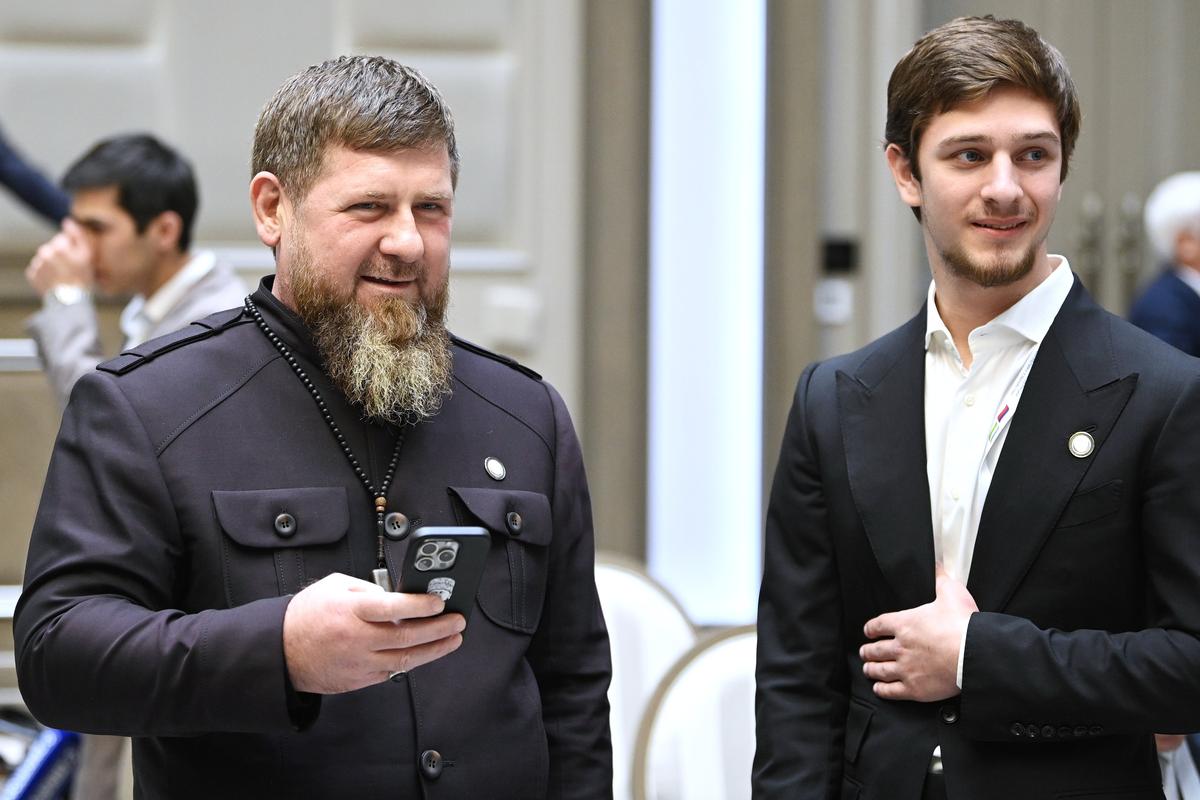 Ramzan Kadyrov (L) and his second eldest son Zelimkhan at the Kuksaroy Presidential Palace in Tashkent, Uzbekistan, 27 May 2024. Photo: EPA / Sergery Bobylev / SPUTNIK / Kremlin Pool