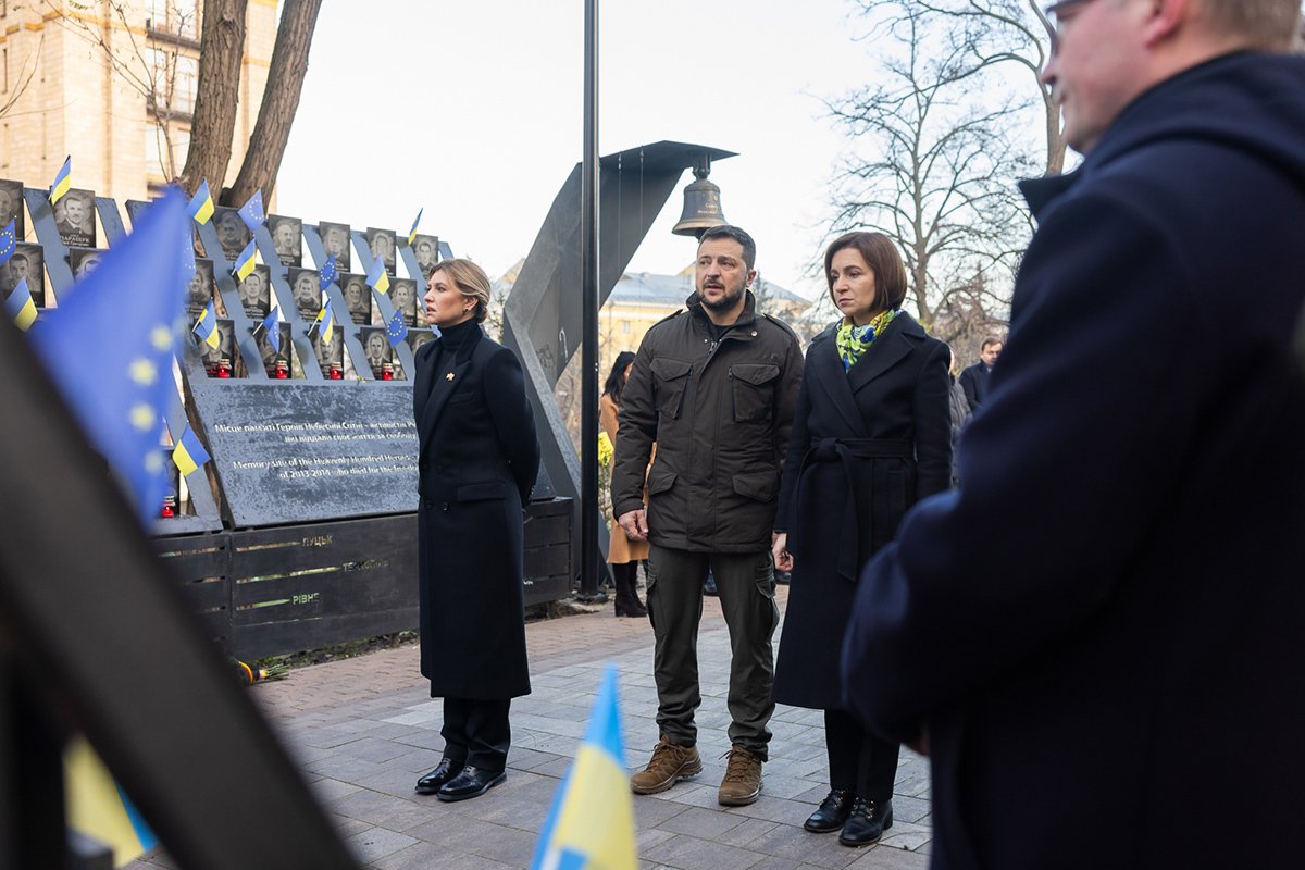 Владимир и Елена Зеленские вместе с Президентом Молдовы почтили память погибших во время Революции Достоинства. Фото: Офис Президента Украины