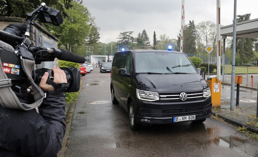 Police vehicles leave the Federal Court of Justice (BGH) in Karlsruhe, Germany, 18 April 2024. Photo: EPA-EFE/RONALD WITTEK