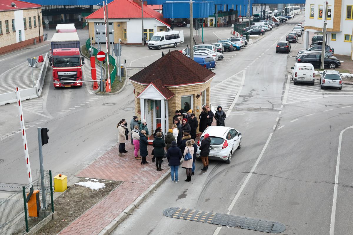 Польско-белорусский пограничный переход в Бобровниках, северо-восточная Польша, 10 февраля 2023 года. Фото: АРТУР РЕШКО / EPA-EFE