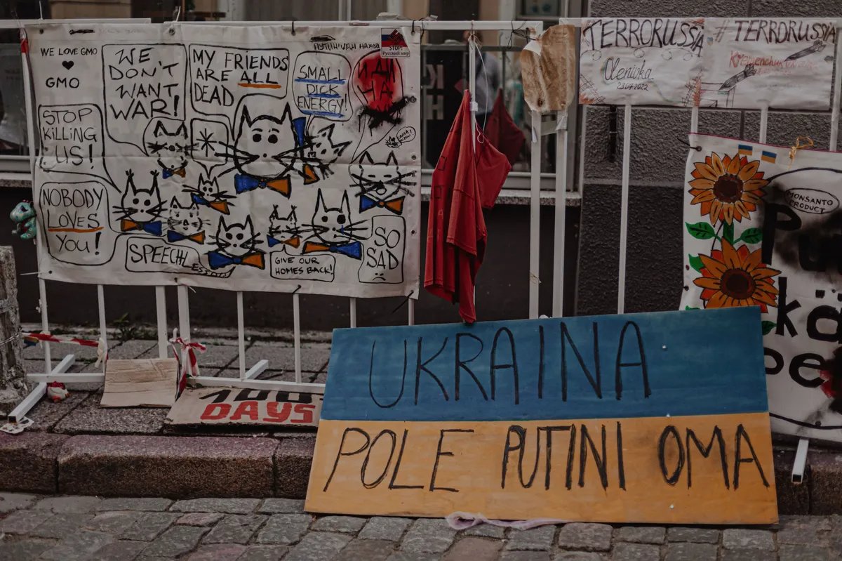 Posters in support of Ukraine in Tallinn. Photo by Vladislava Snurnikova, exclusively for Novaya Gazeta. Europe