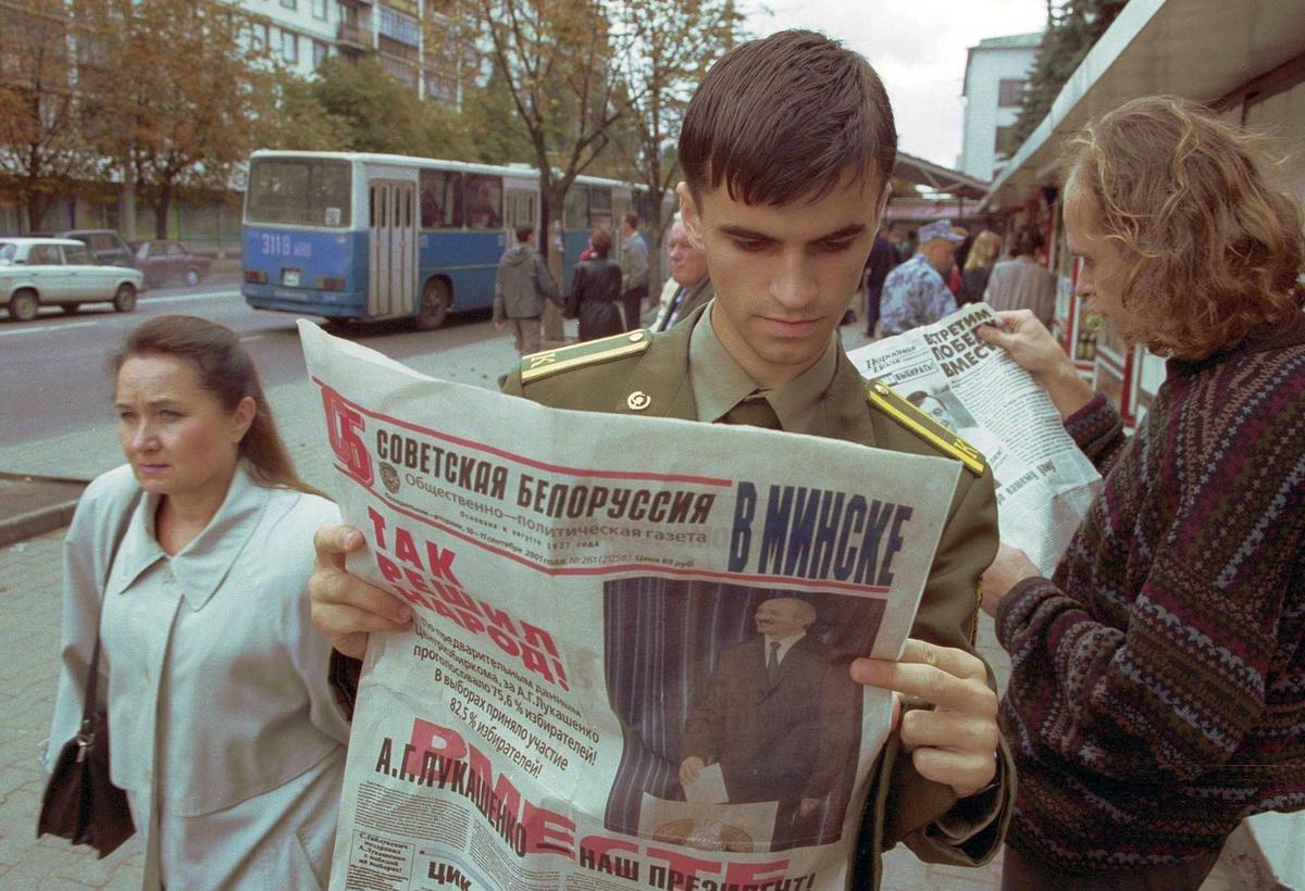 A military cadet in Minsk reads a newspaper following Lukashenko's election victory, 10 September 2001. Photo: EPA / VICTOR DRACHEV