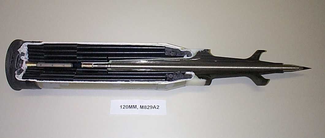 Макет снаряда M829A2 США в разрезе. Фото:  Wikimedia Commons